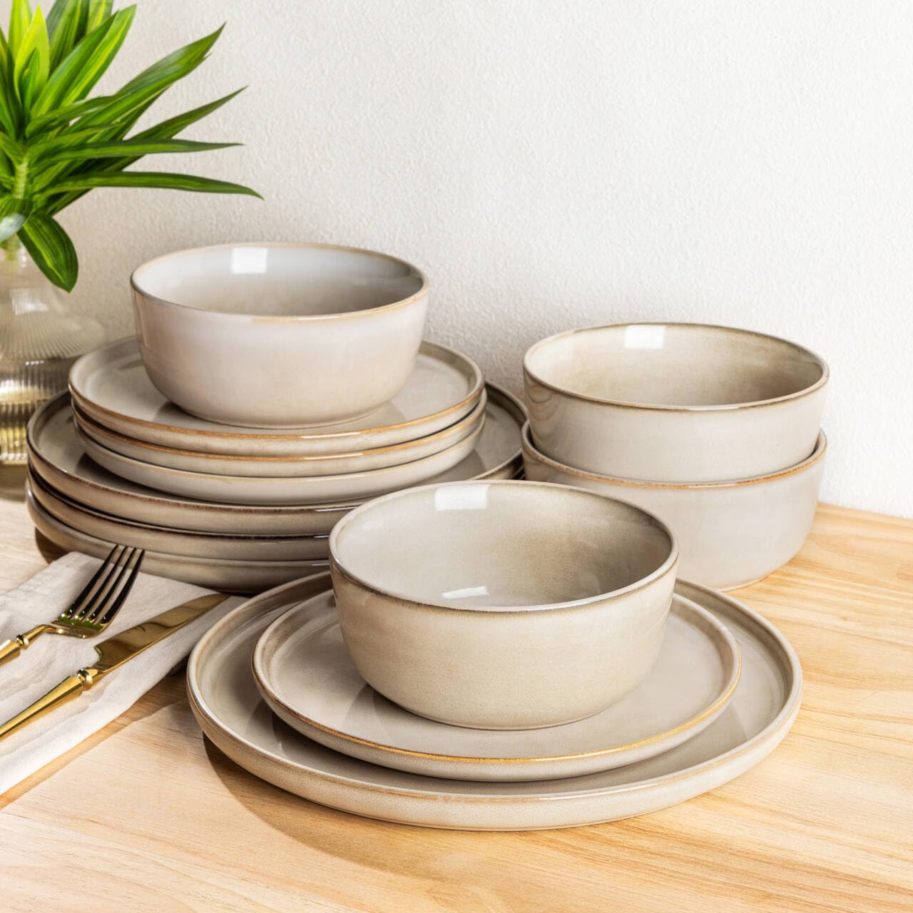 Lukelg Stoneware Dinnerware Set – Reactive Glaze, Service for 8